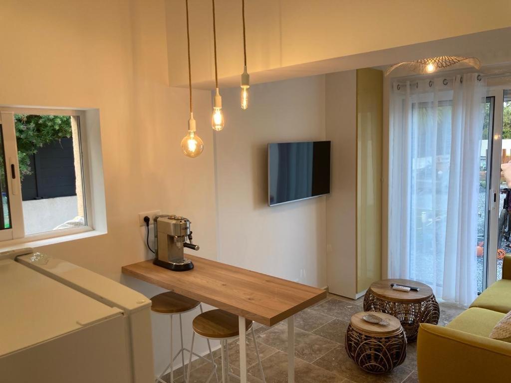 Charmant Studio Dans Villa - Parking - Jardin La Seyne-sur-Mer Esterno foto